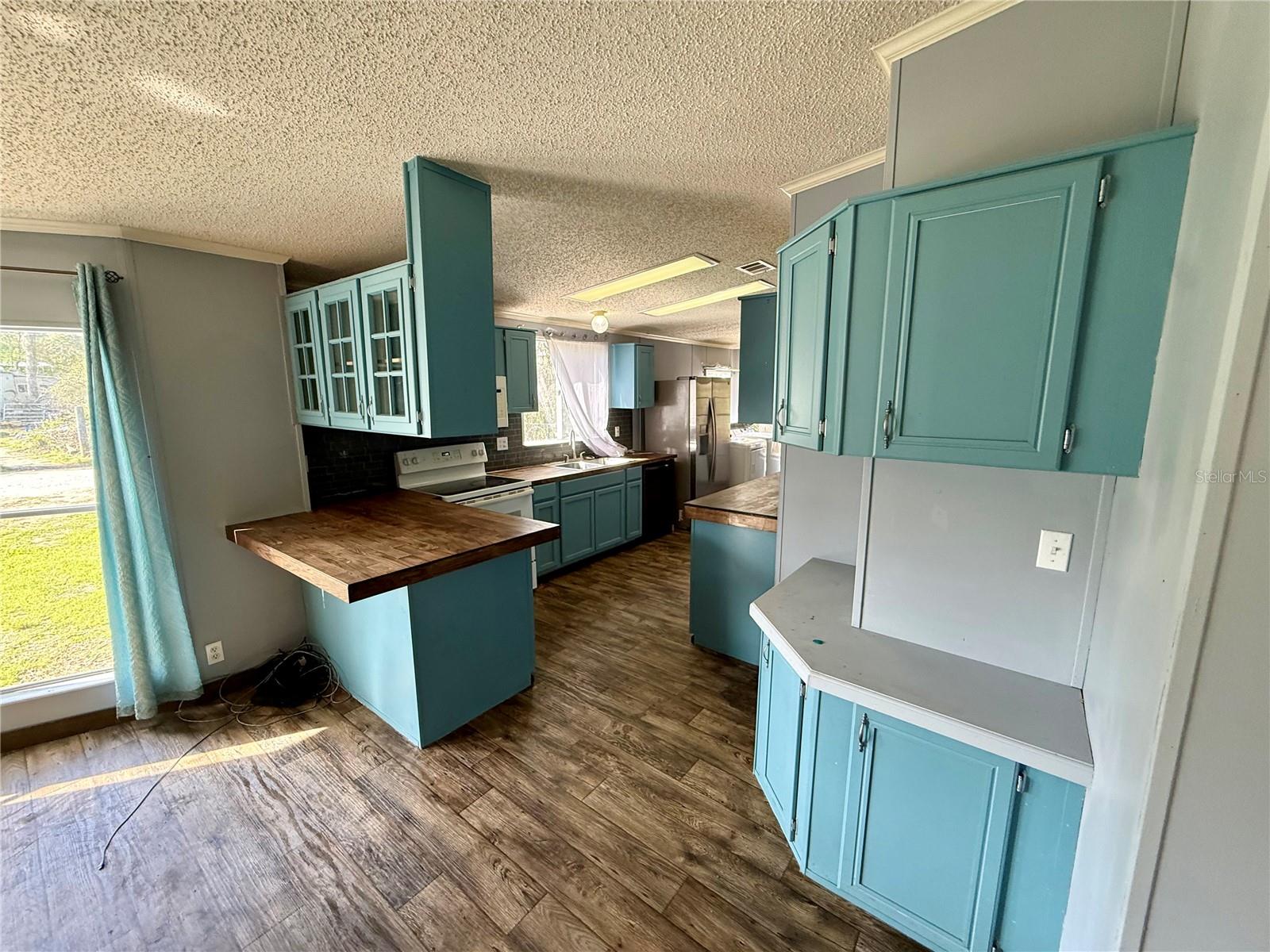 Listing photo id 4 for 15275 238th Street