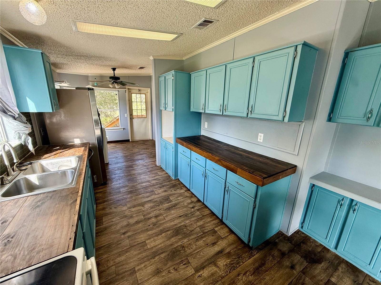 Listing photo id 6 for 15275 238th Street