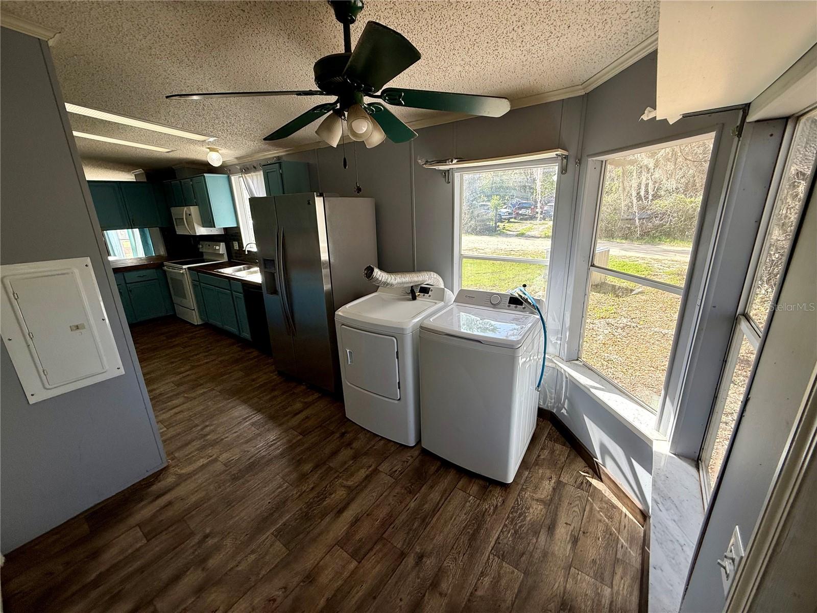 Listing photo id 7 for 15275 238th Street