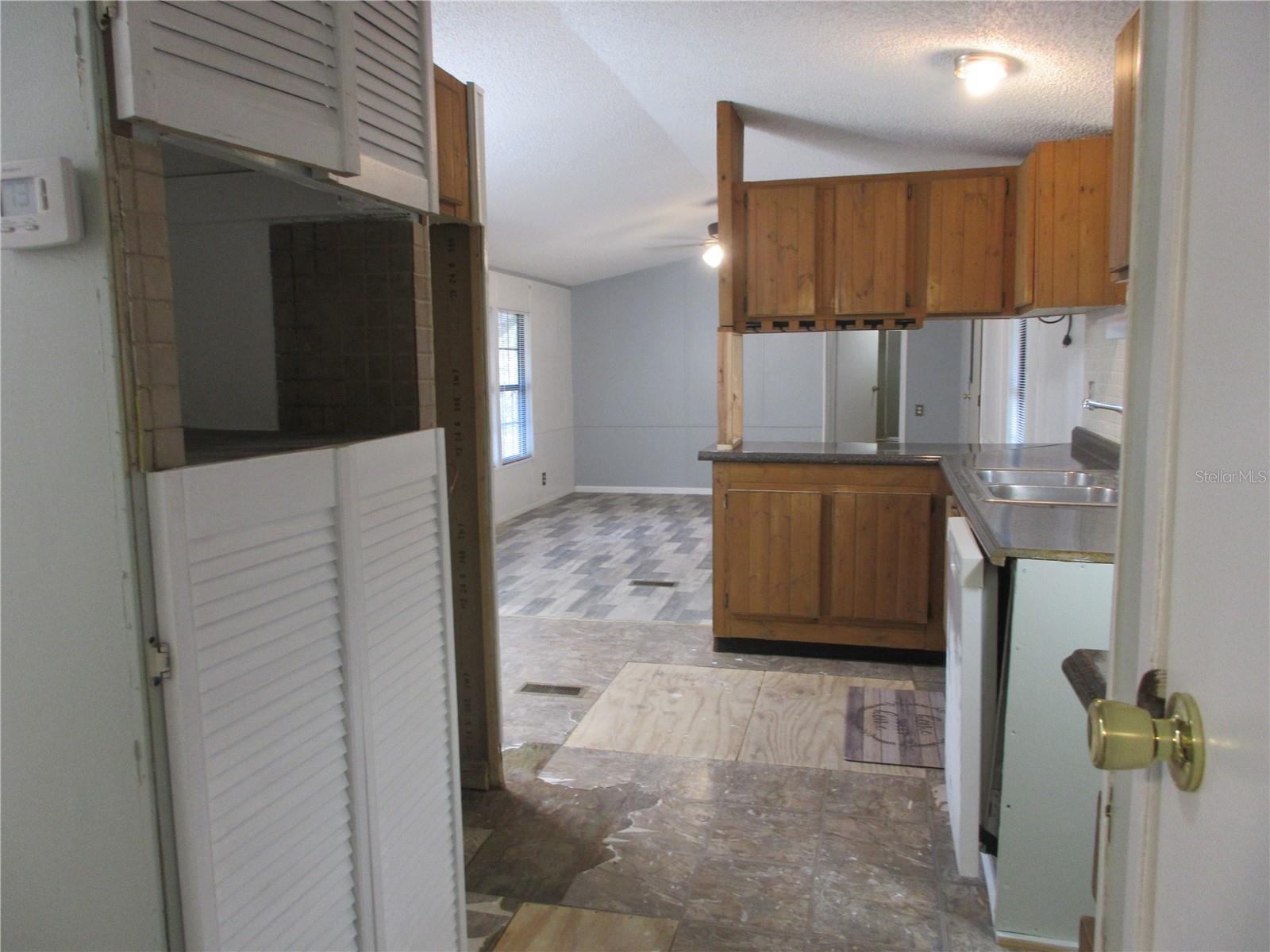 Image 14 of 82 For 18640 22nd Lane