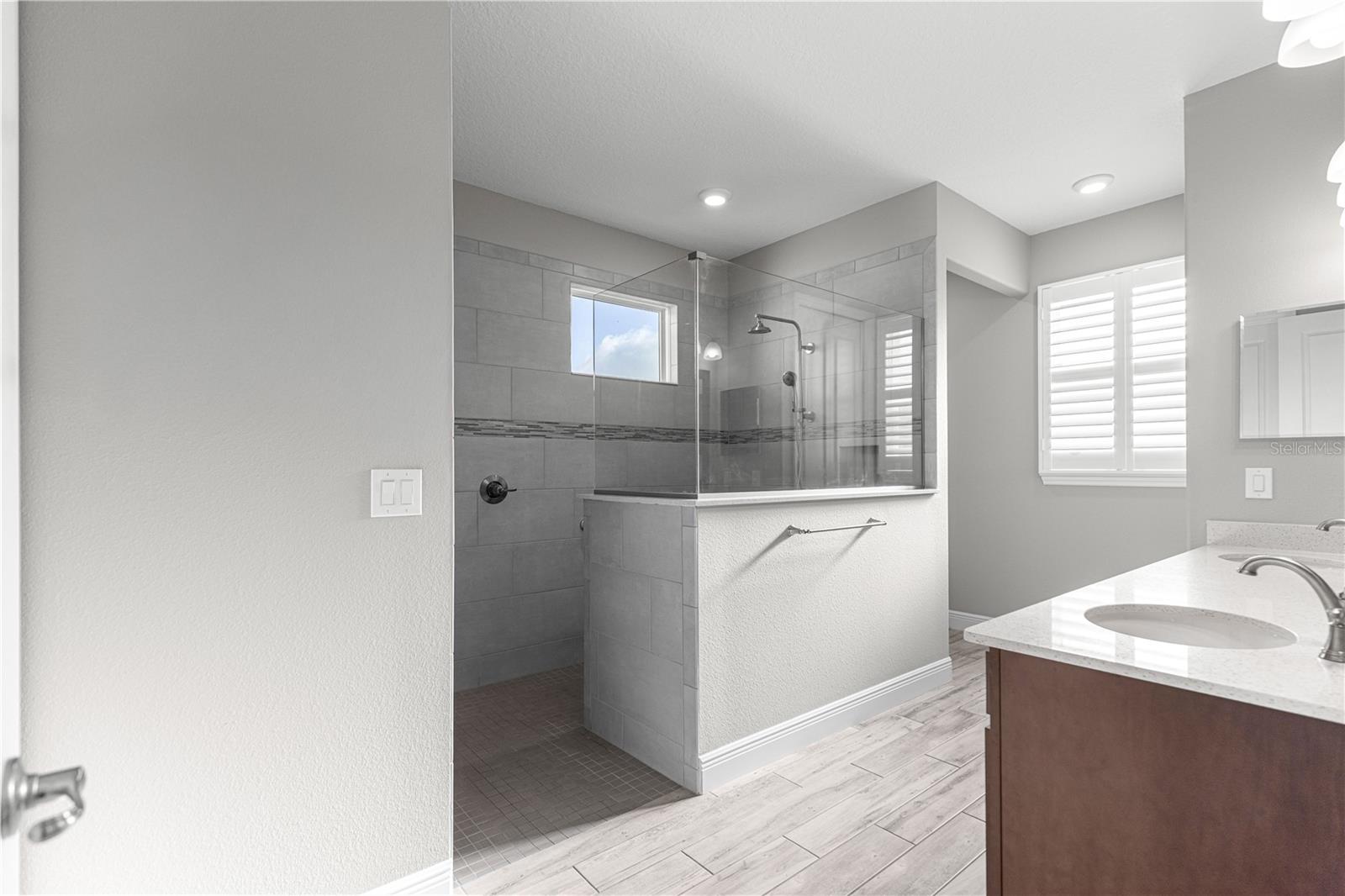 Image 26 of 55 For 8882 85th Loop