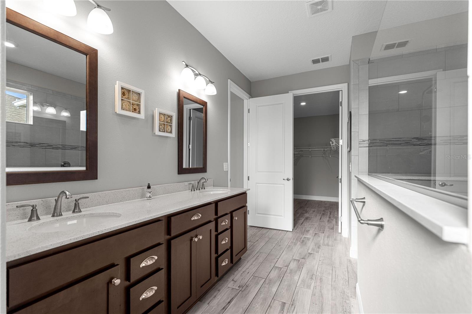 Image 28 of 55 For 8882 85th Loop