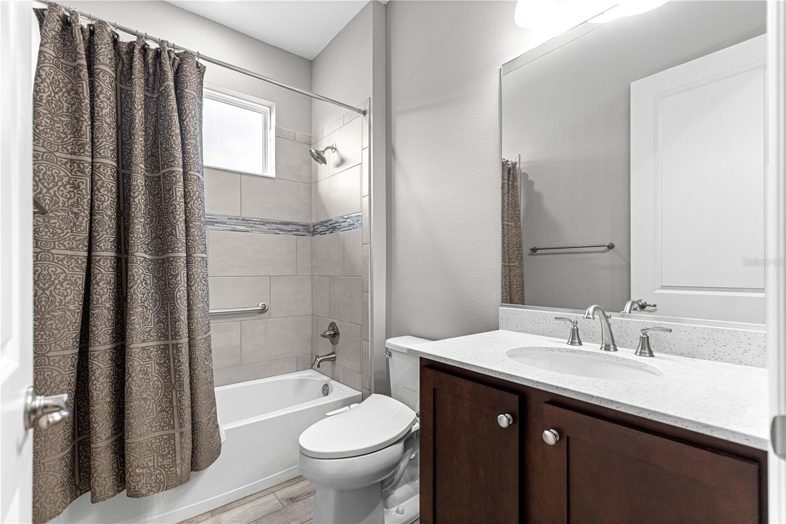 Image 33 of 55 For 8882 85th Loop