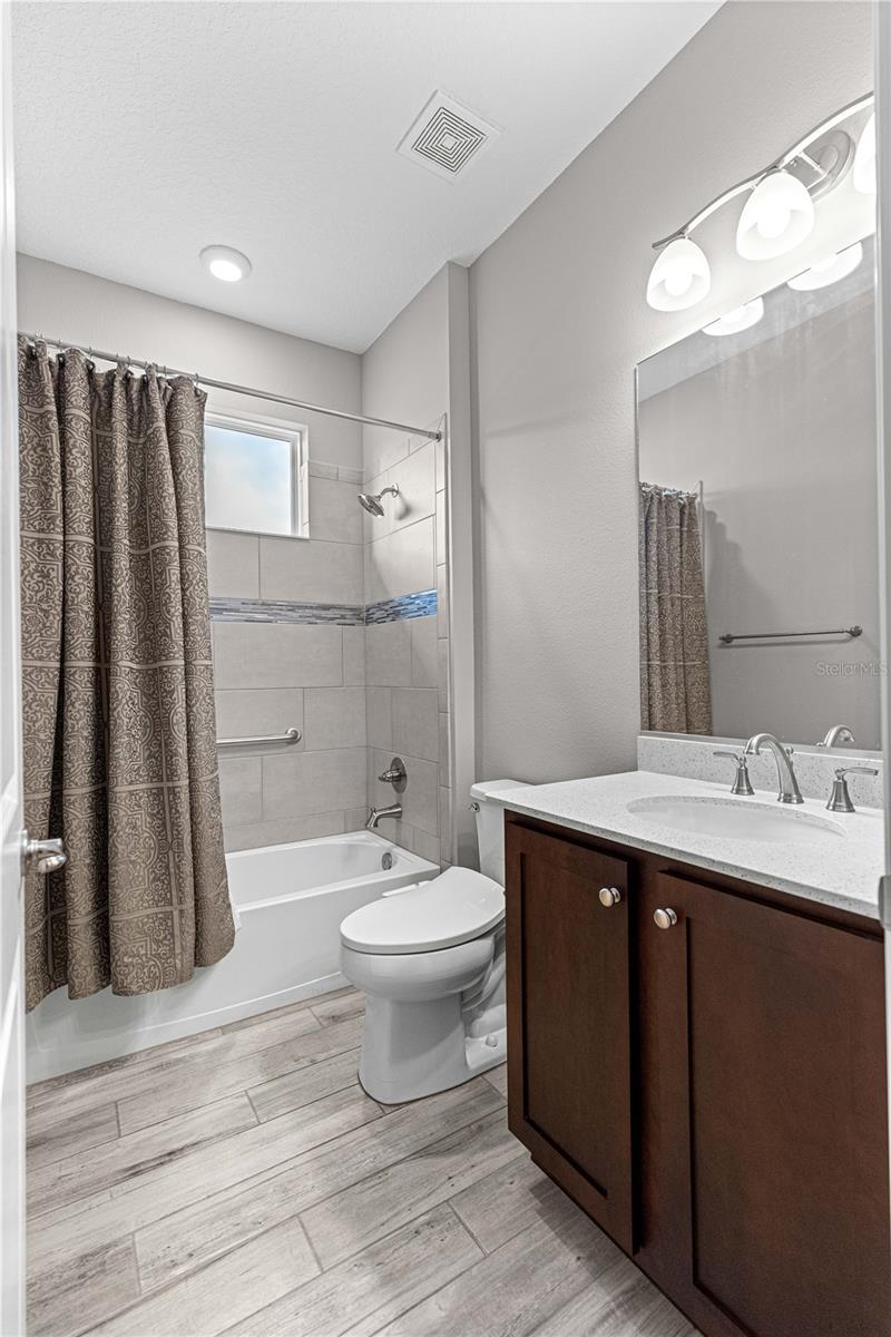 Image 34 of 55 For 8882 85th Loop