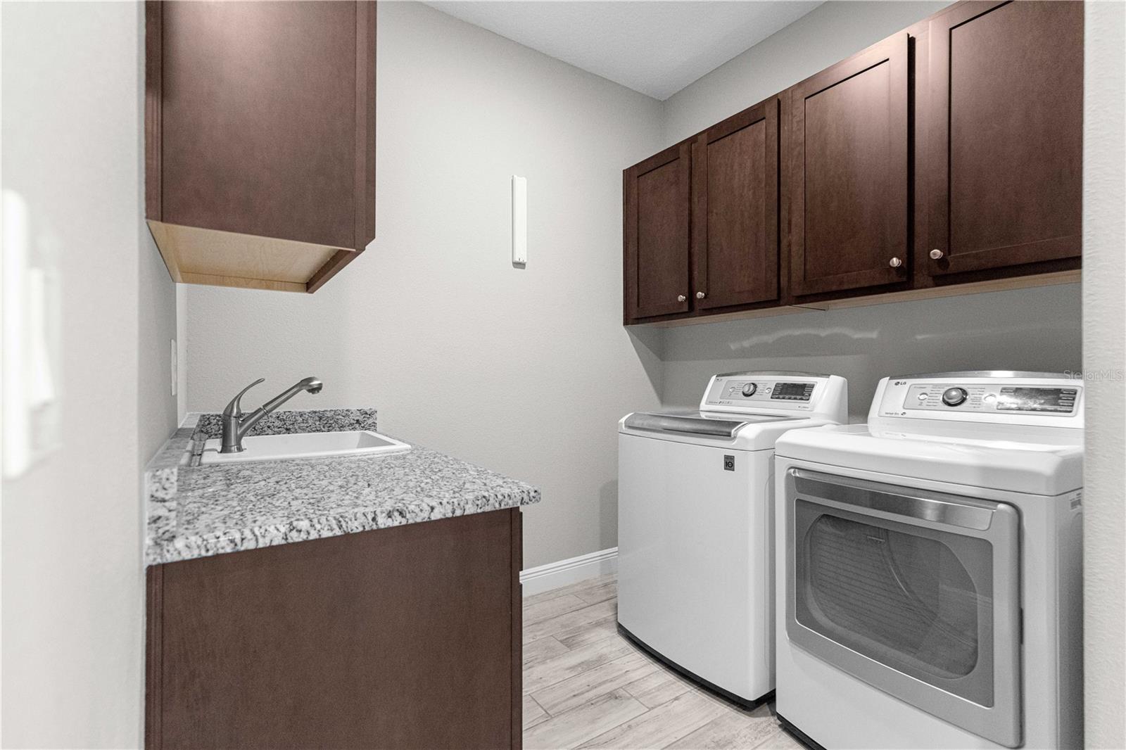 Image 40 of 55 For 8882 85th Loop