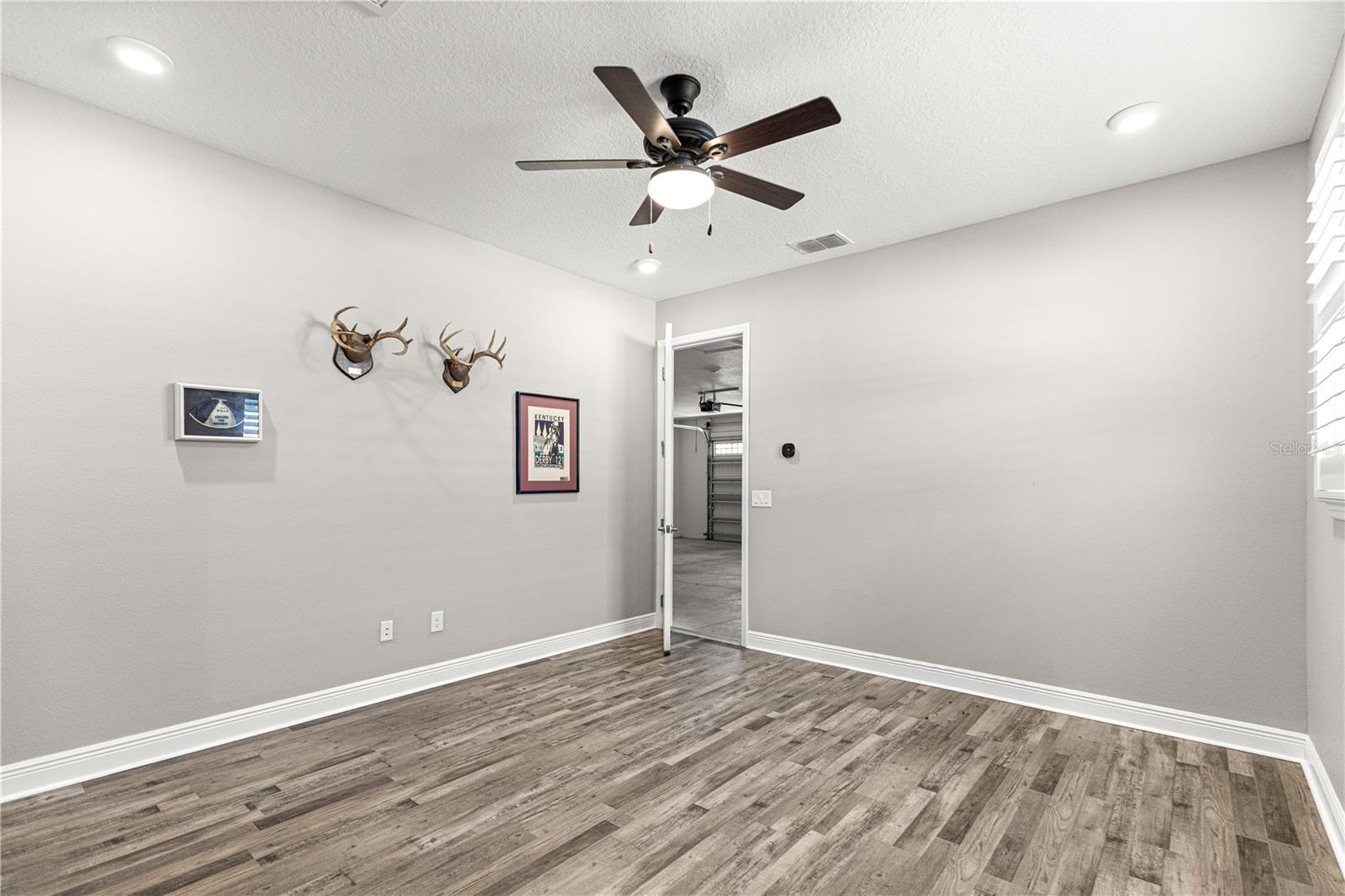 Image 43 of 55 For 8882 85th Loop