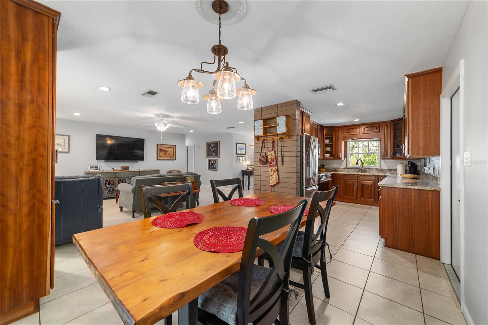 Image 21 of 63 For 1111 14th Avenue