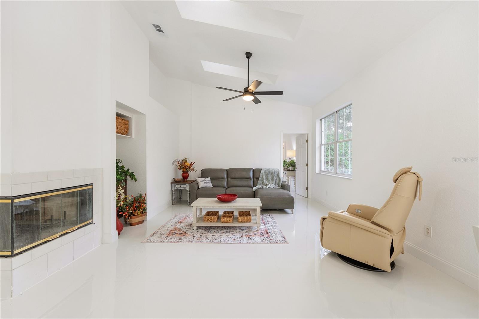 Image 25 of 47 For 10043 202nd Circle