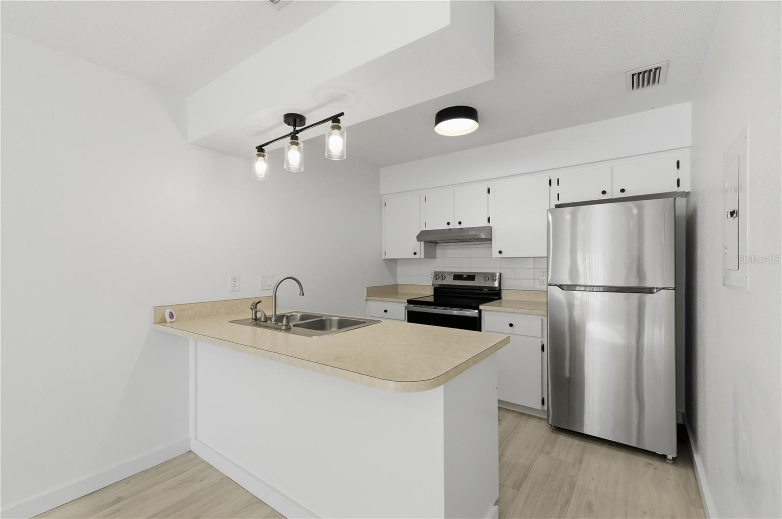 Image 7 of 14 For 2955 53rd Court C