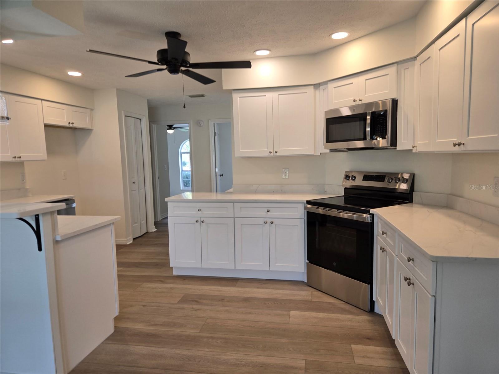 Image 10 of 29 For 719 Balmoral Court