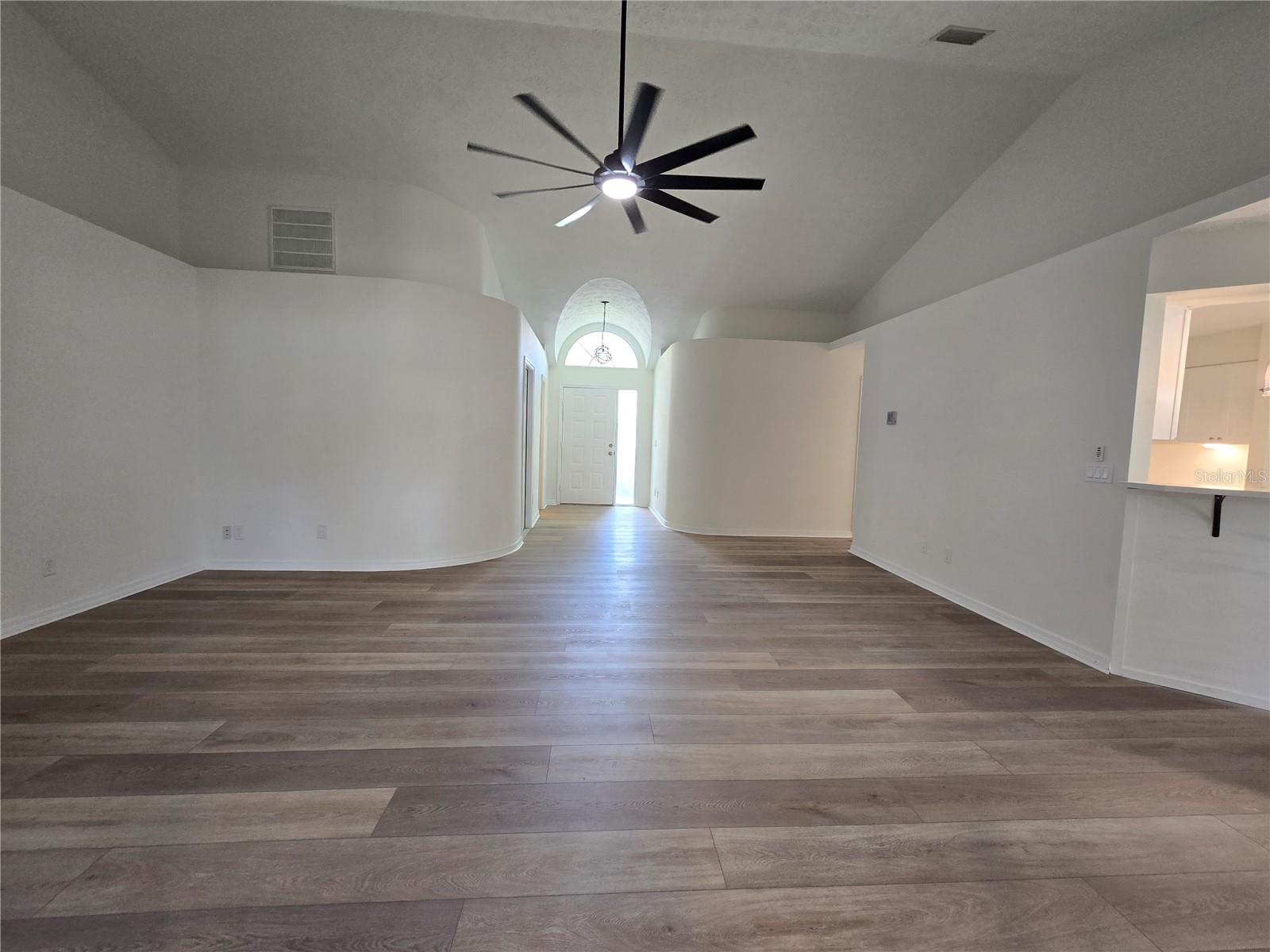 Image 20 of 29 For 719 Balmoral Court