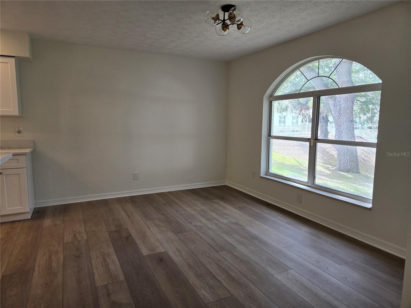 Image 7 of 29 For 719 Balmoral Court