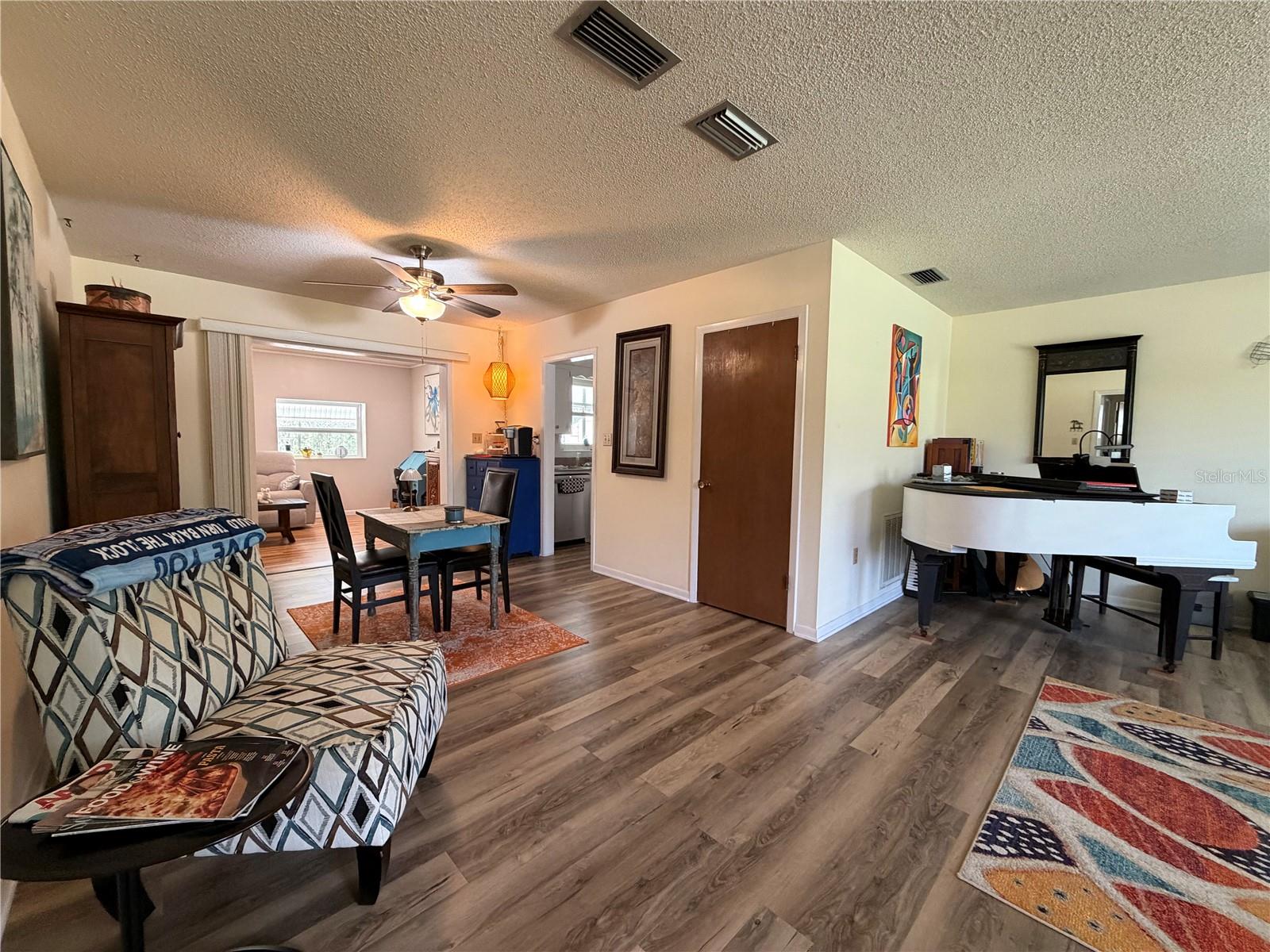 Image 7 of 30 For 4500 Freshwater Court