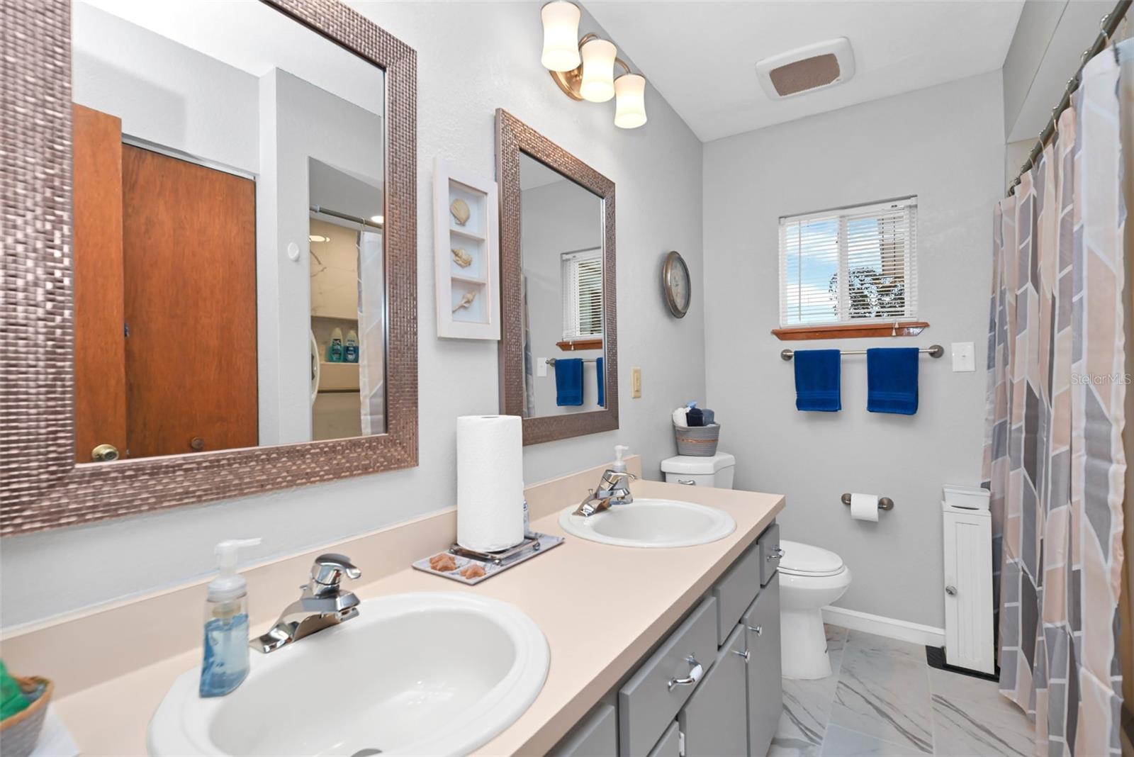 Image 21 of 54 For 11055 77th Court