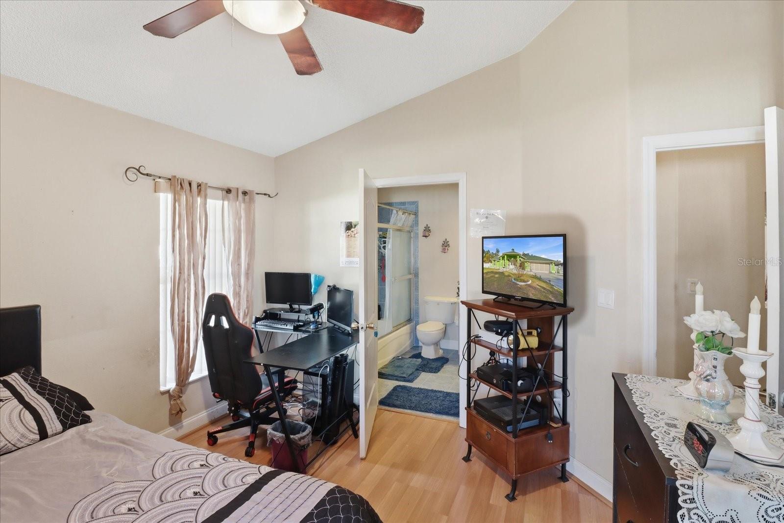 Image 20 of 46 For 13061 77th Avenue