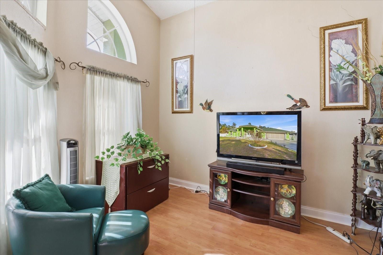 Image 8 of 46 For 13061 77th Avenue