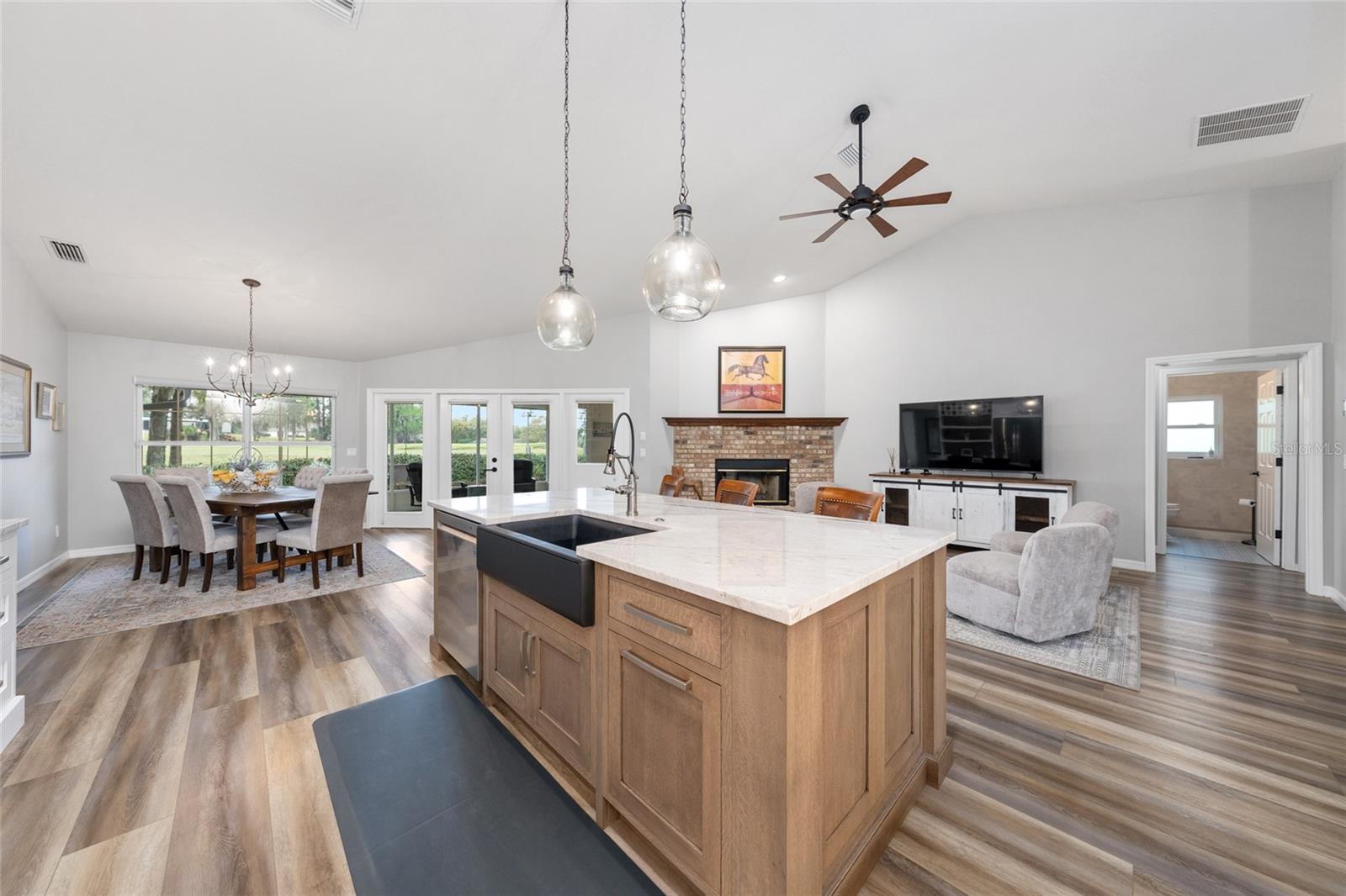 Image 19 of 82 For 5402 76th Court