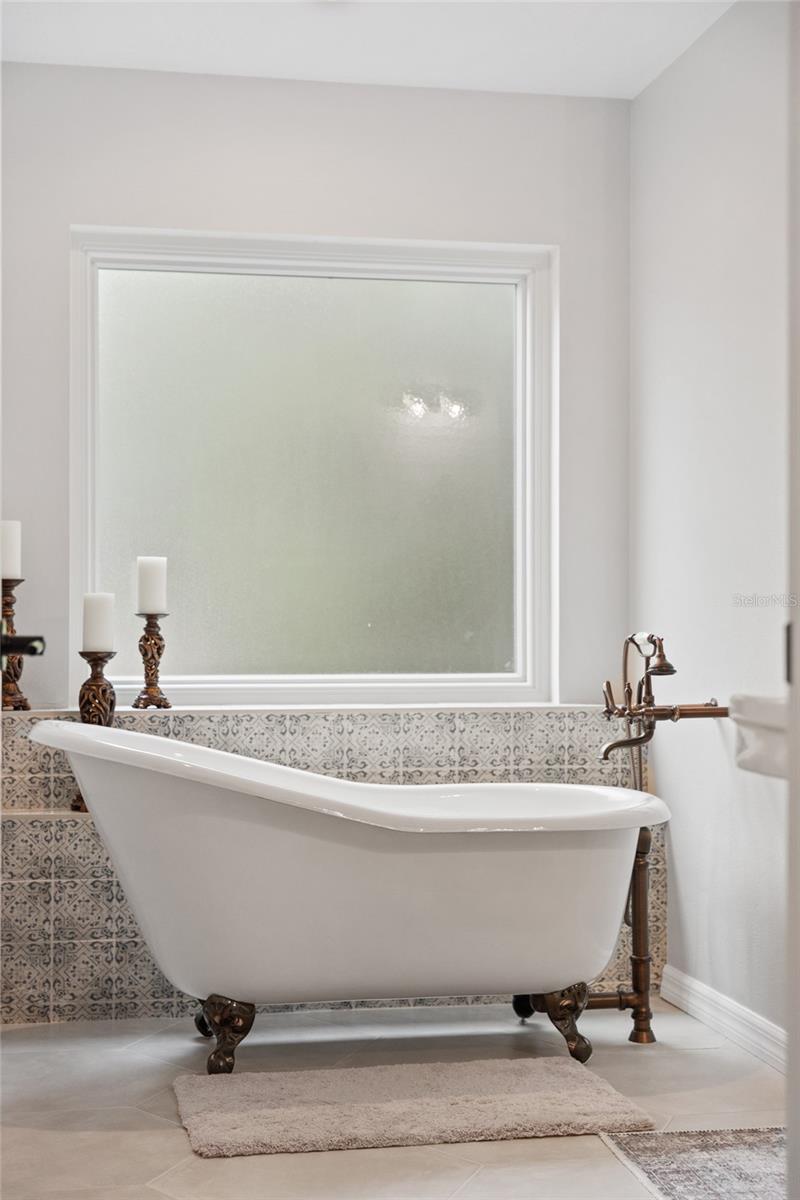 Image 35 of 82 For 5402 76th Court