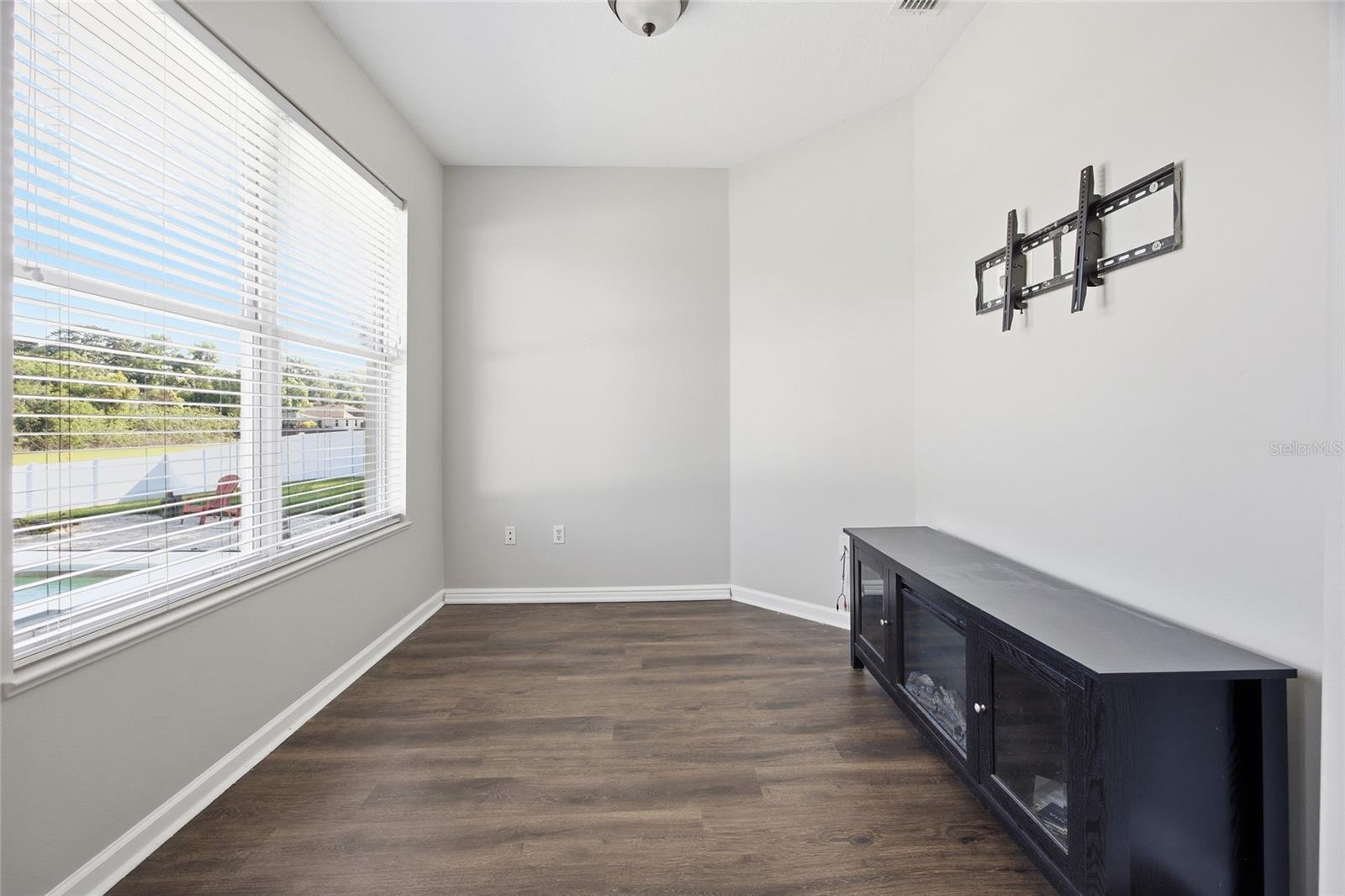 Image 17 of 49 For 4325 106th Street