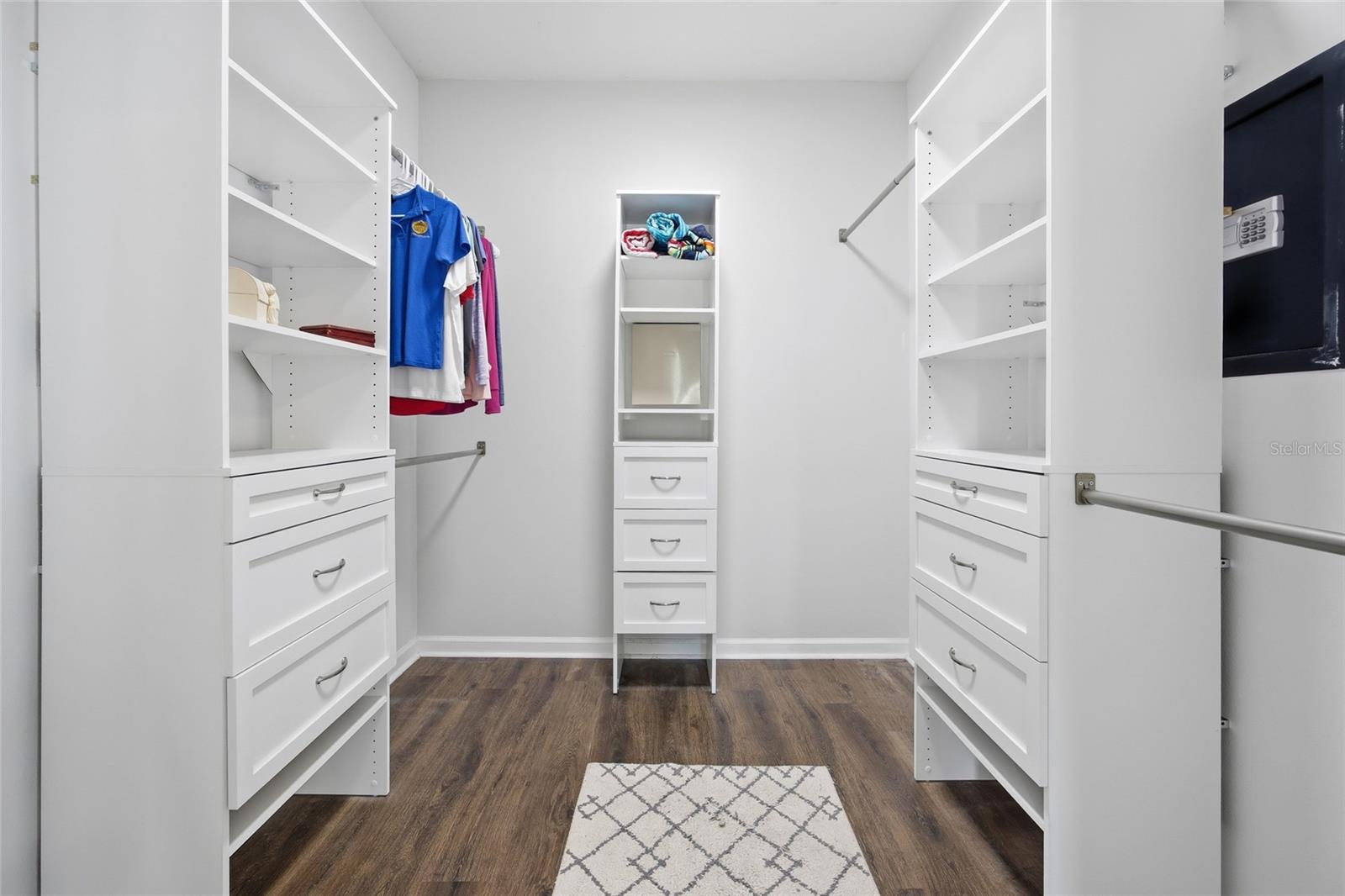 Image 18 of 49 For 4325 106th Street