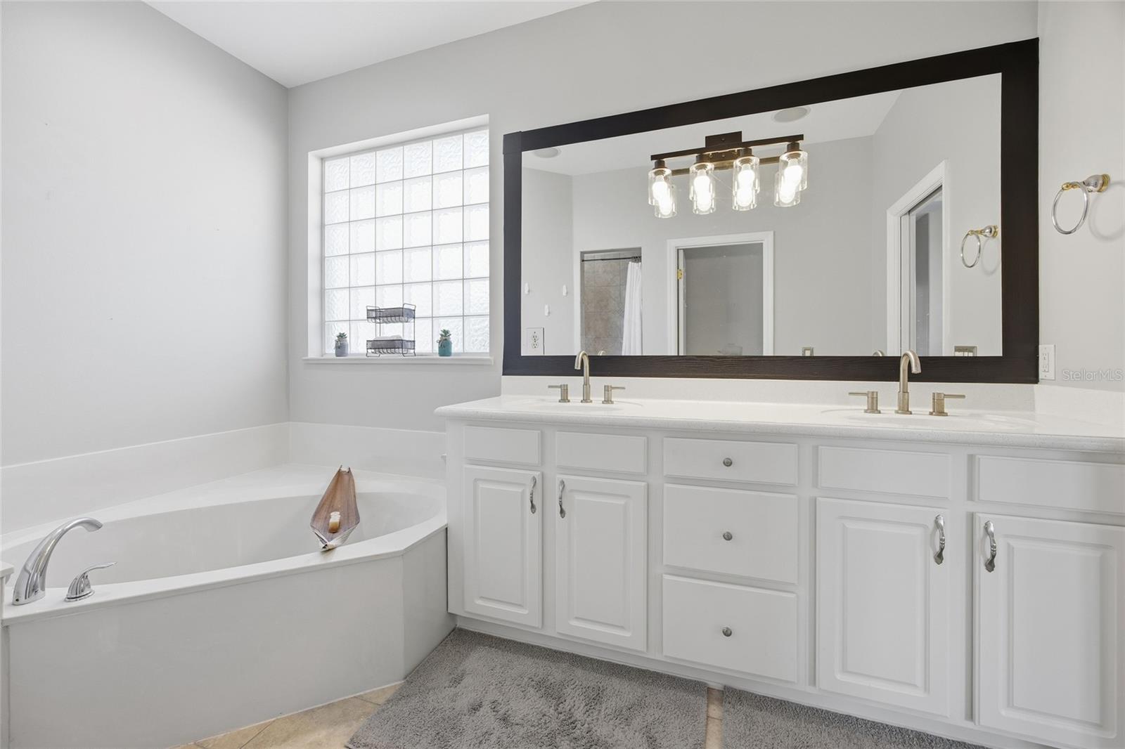 Image 20 of 49 For 4325 106th Street