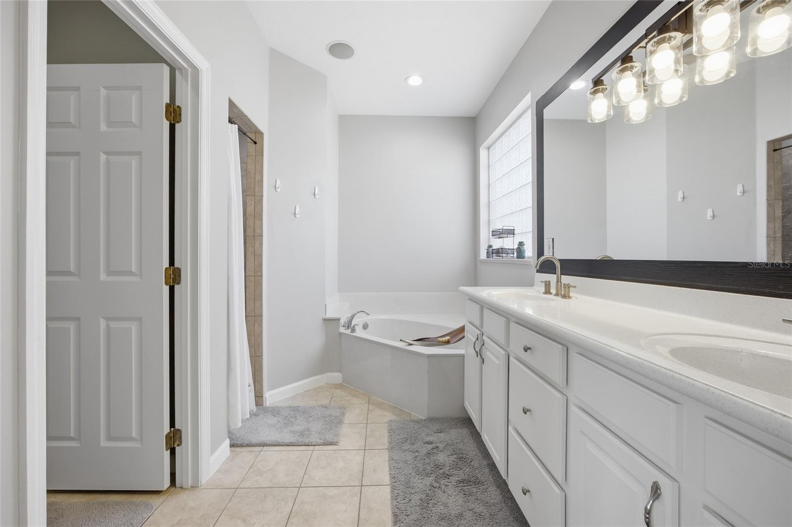 Image 22 of 49 For 4325 106th Street