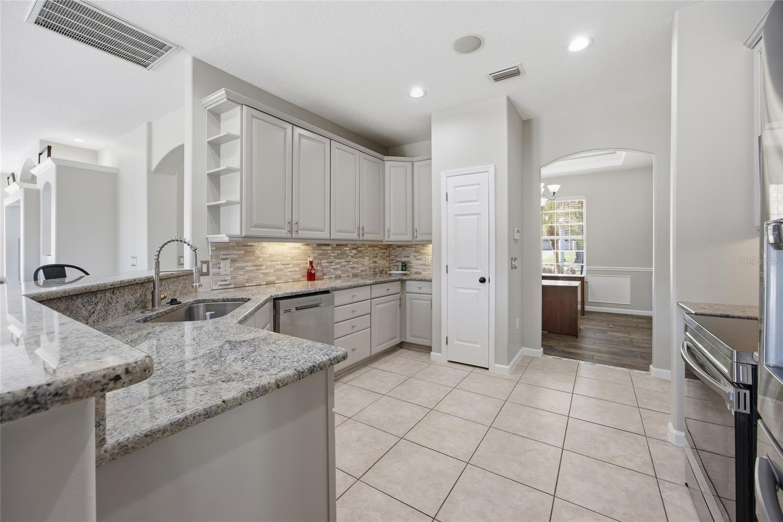 Image 23 of 49 For 4325 106th Street