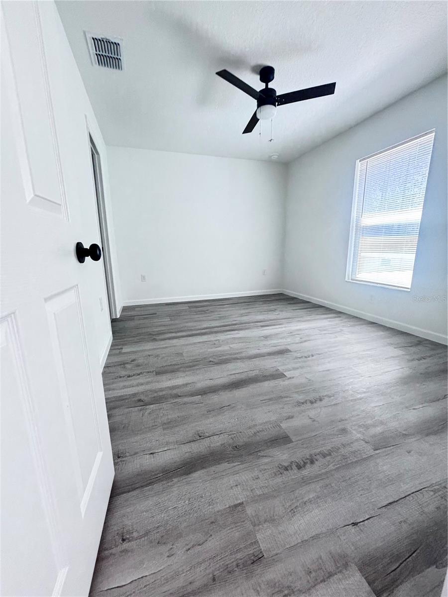 Image 17 of 18 For 23711 Rainbow Lakes Boulevard