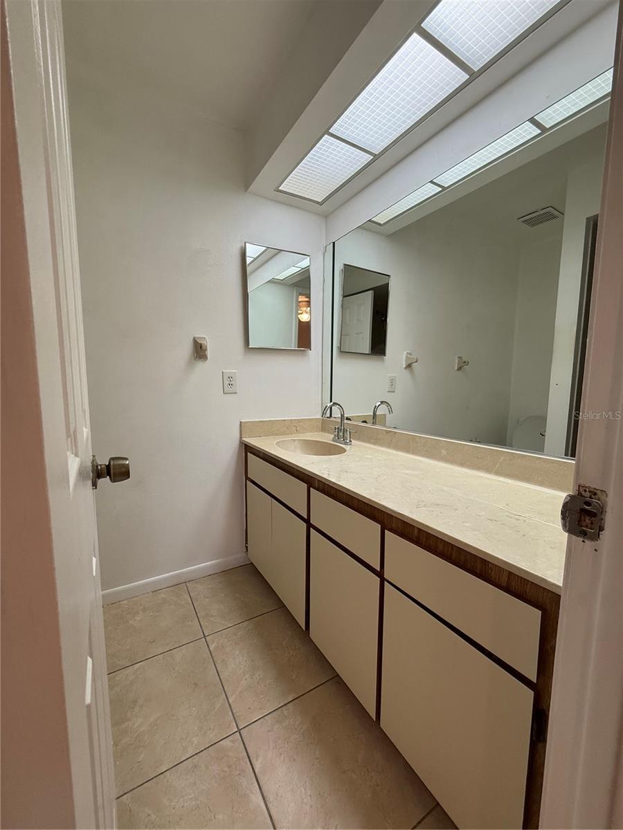 Image 12 of 28 For 2853 32nd Avenue Sw