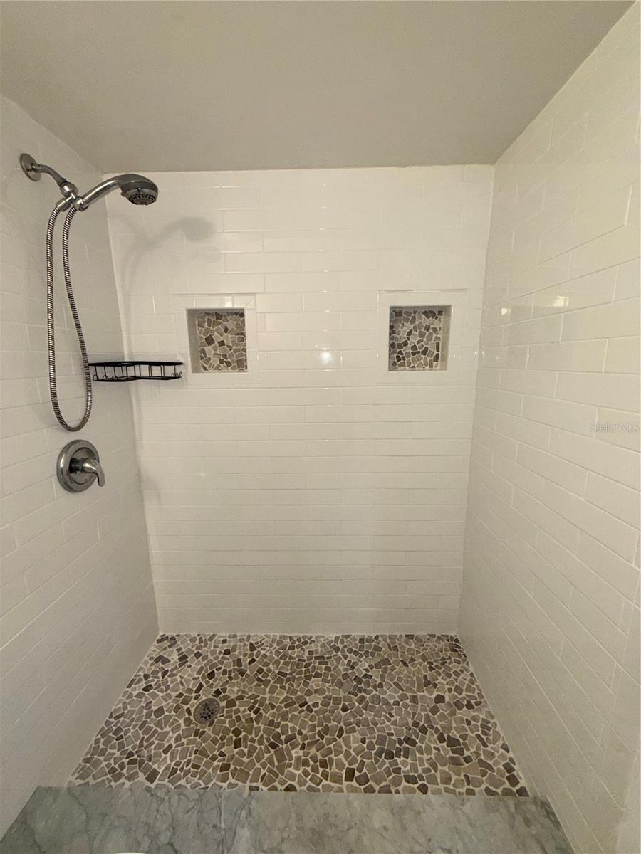 Image 24 of 28 For 2853 32nd Avenue Sw