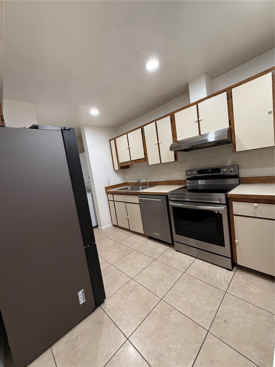 Image 3 of 28 For 2853 32nd Avenue Sw