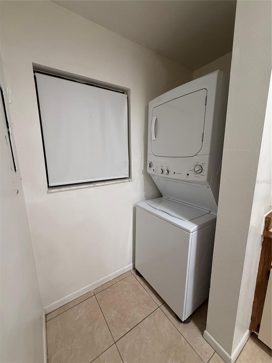 Image 4 of 28 For 2853 32nd Avenue Sw