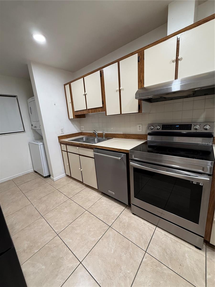 Image 5 of 28 For 2853 32nd Avenue Sw