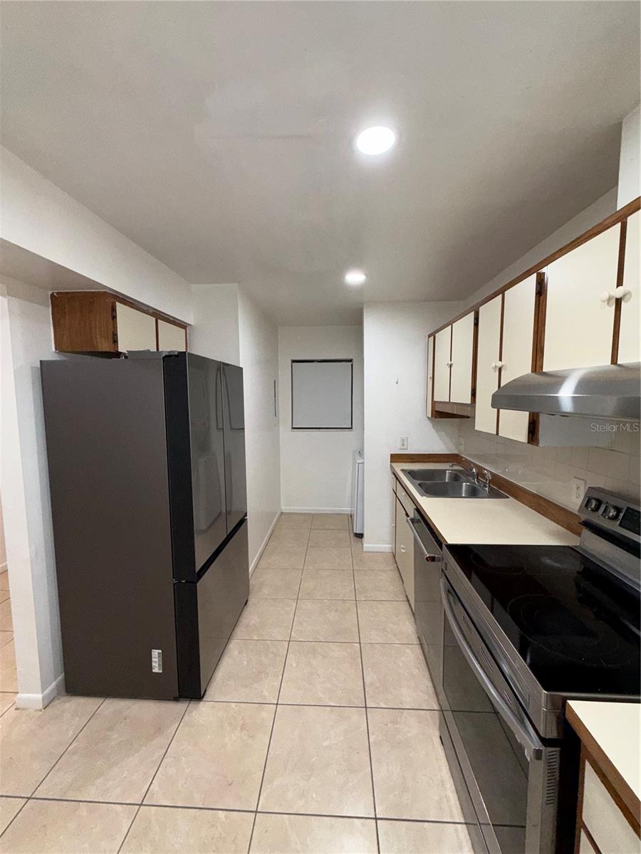 Image 7 of 28 For 2853 32nd Avenue Sw