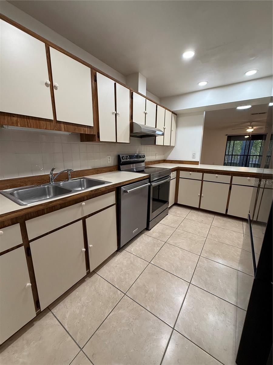 Image 8 of 28 For 2853 32nd Avenue Sw