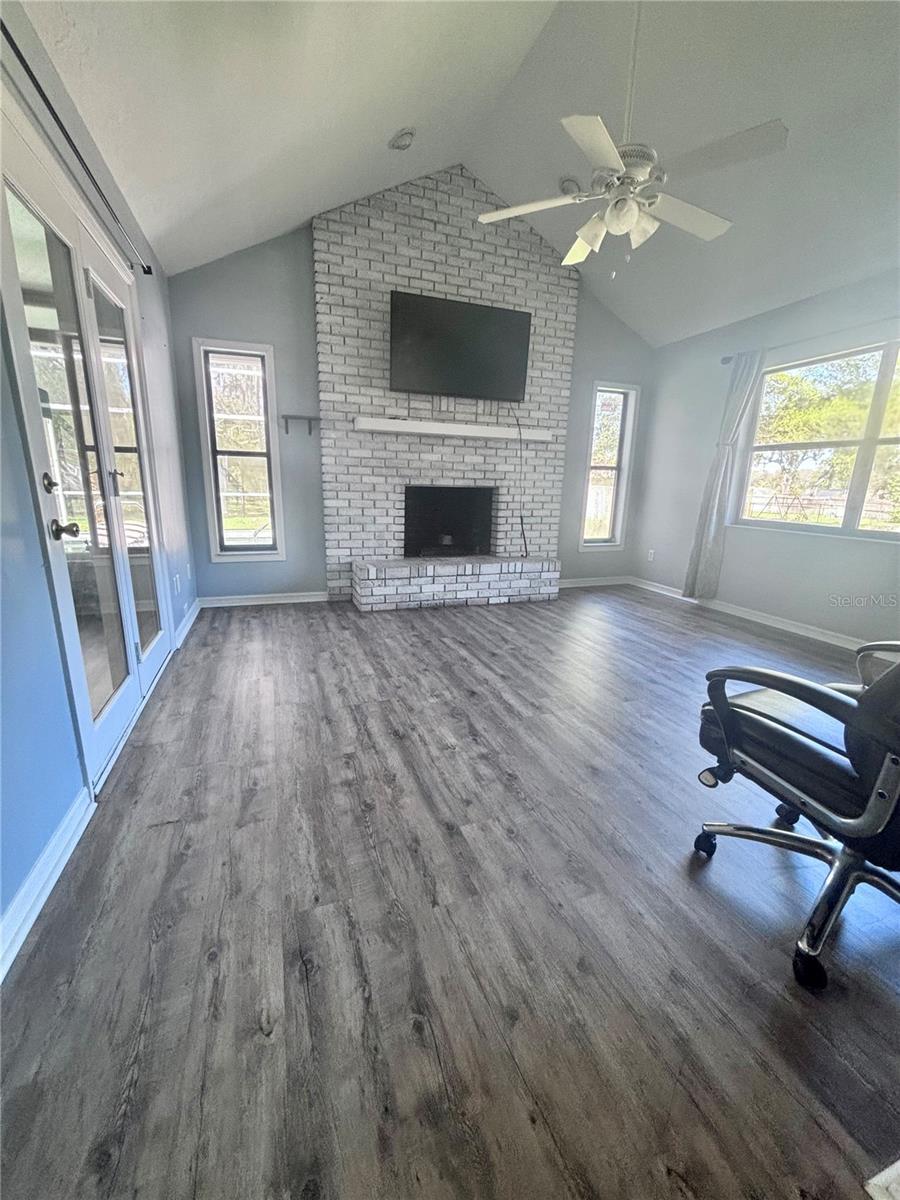 Image 12 of 21 For 420 52nd Court