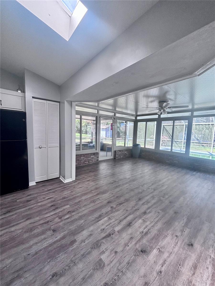 Image 15 of 21 For 420 52nd Court