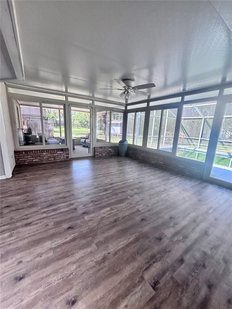 Image 16 of 21 For 420 52nd Court