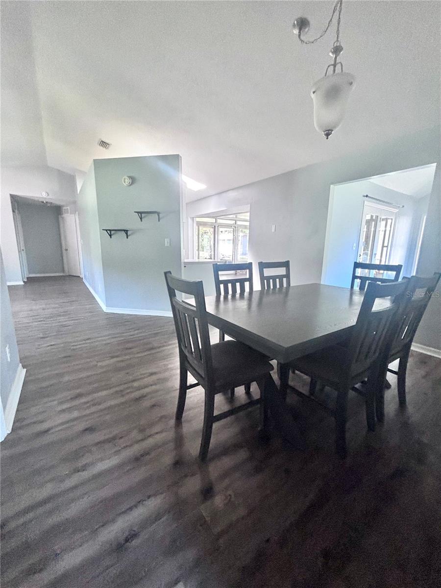 Image 5 of 21 For 420 52nd Court