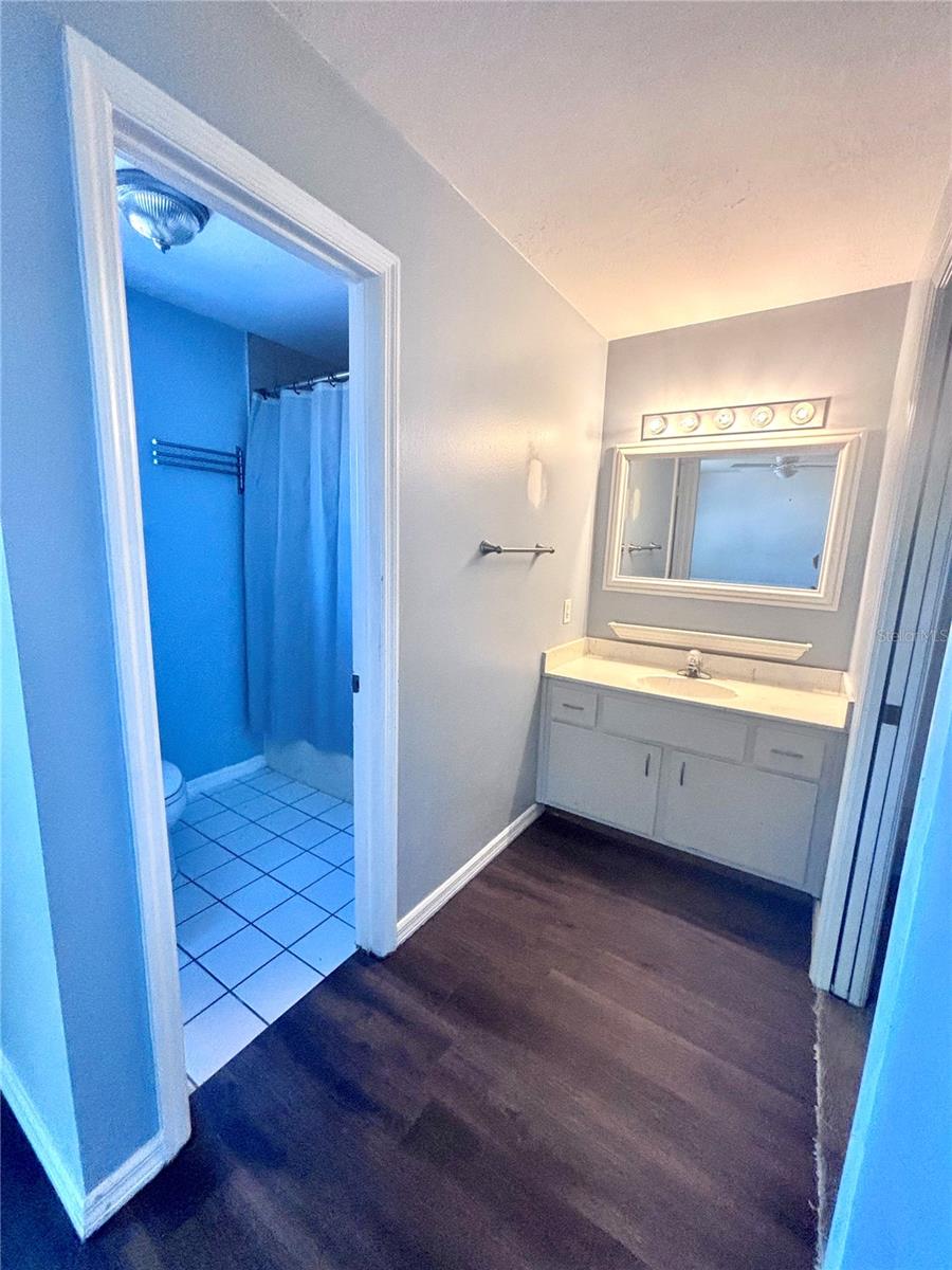 Image 6 of 21 For 420 52nd Court