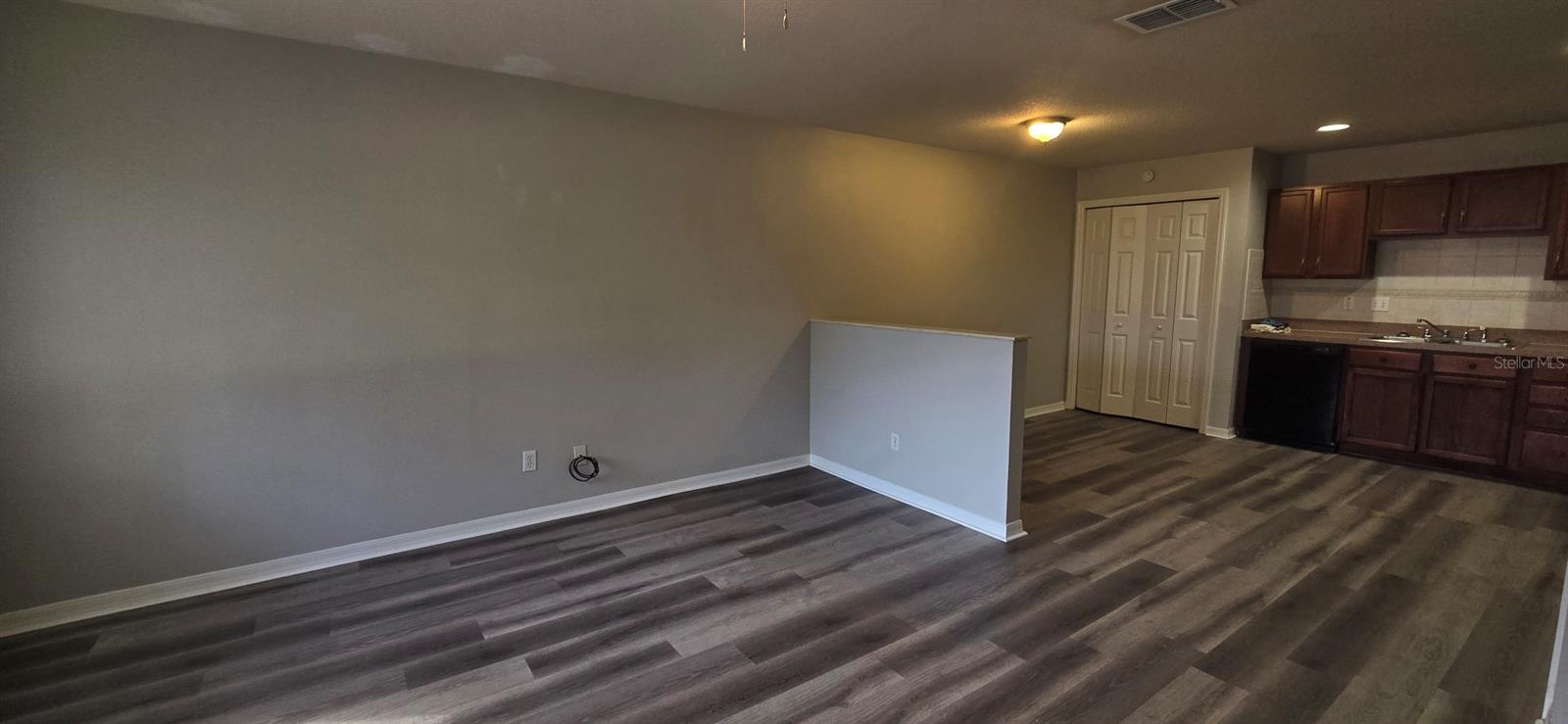 Image 3 of 9 For 2911 52nd Avenue 3