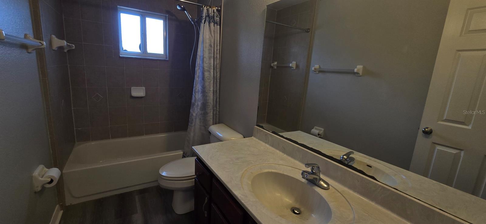 Image 6 of 9 For 2911 52nd Avenue 3