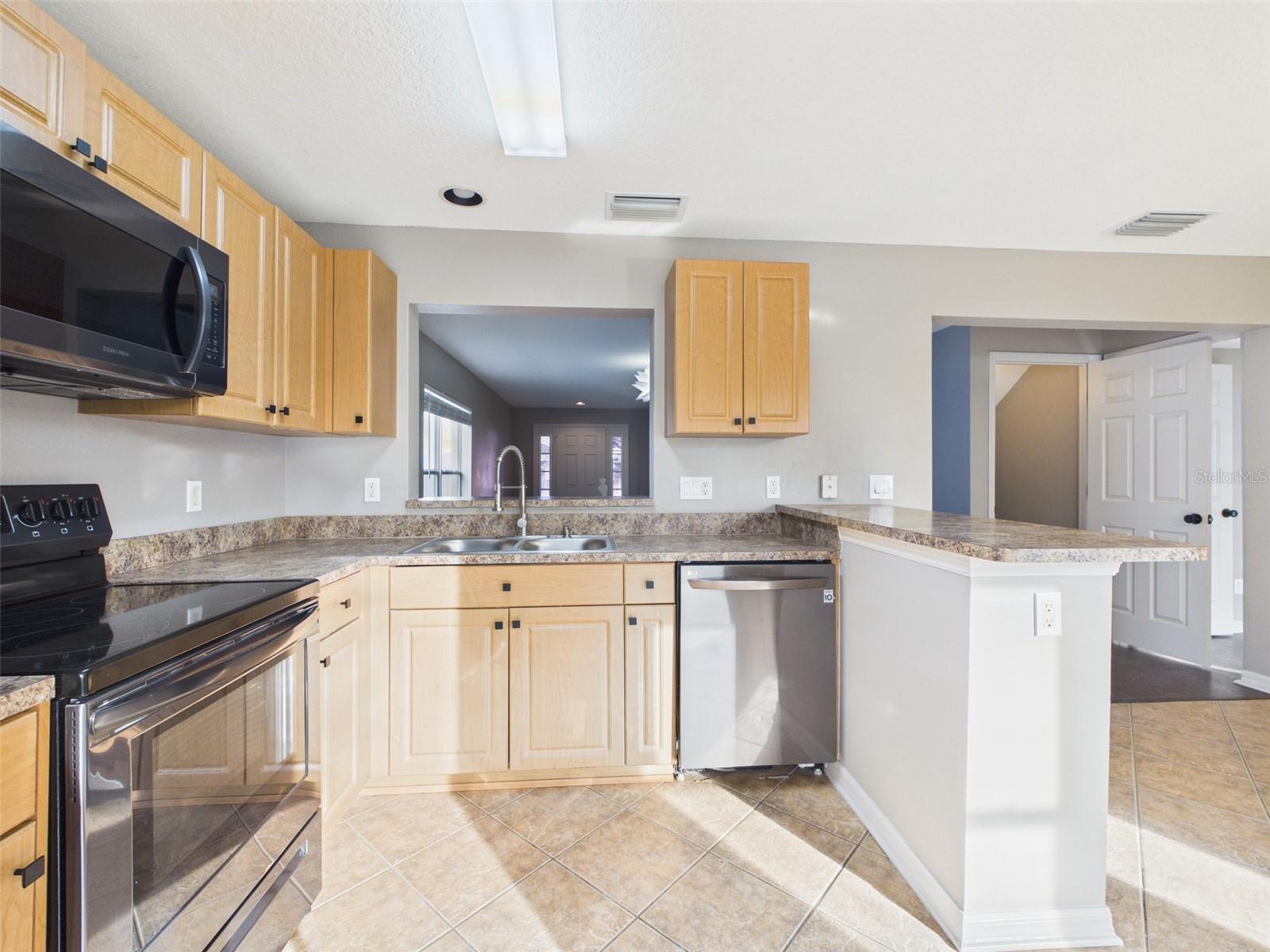 Image 10 of 39 For 8361 Silverbell Loop