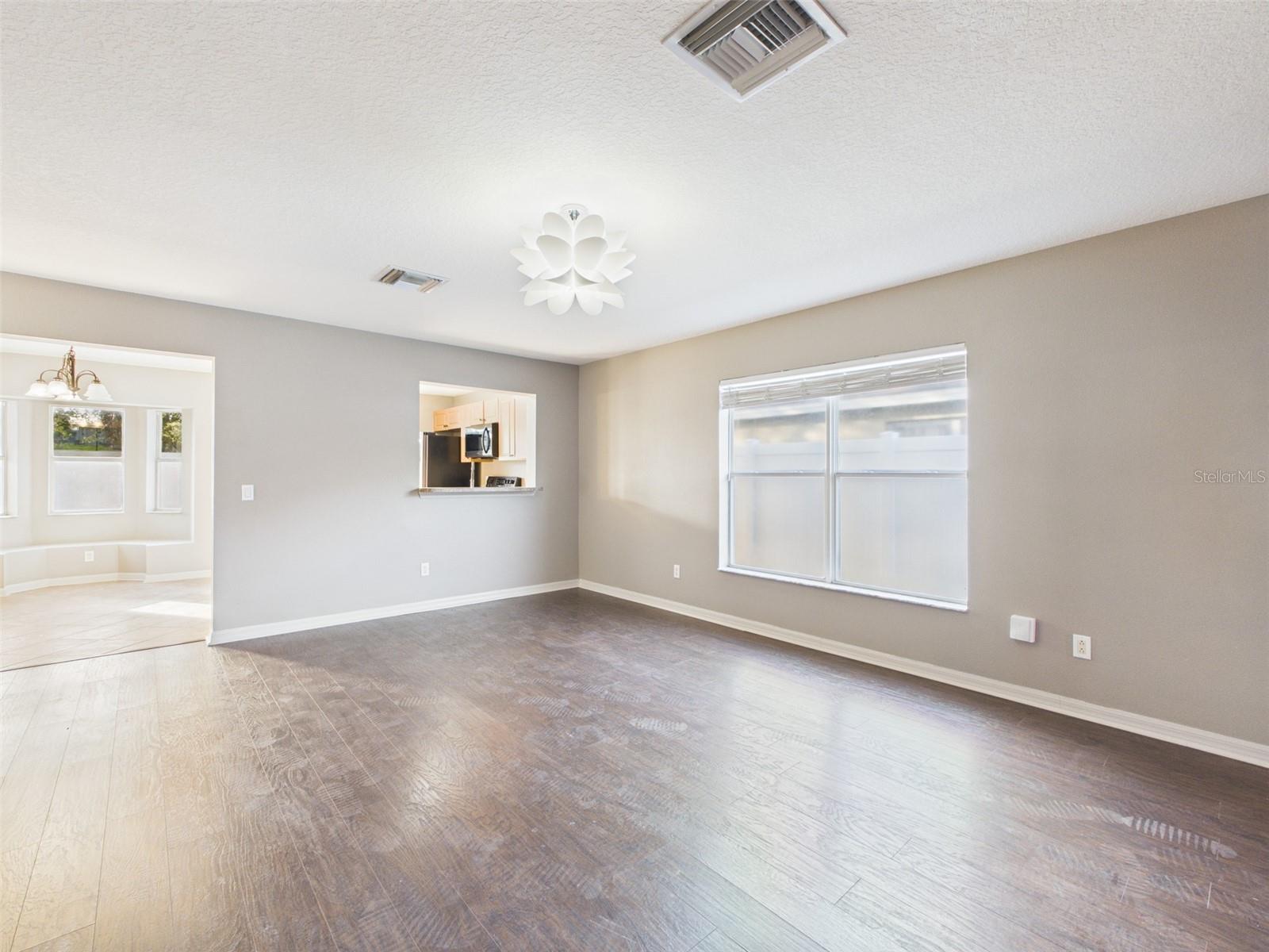 Image 14 of 39 For 8361 Silverbell Loop