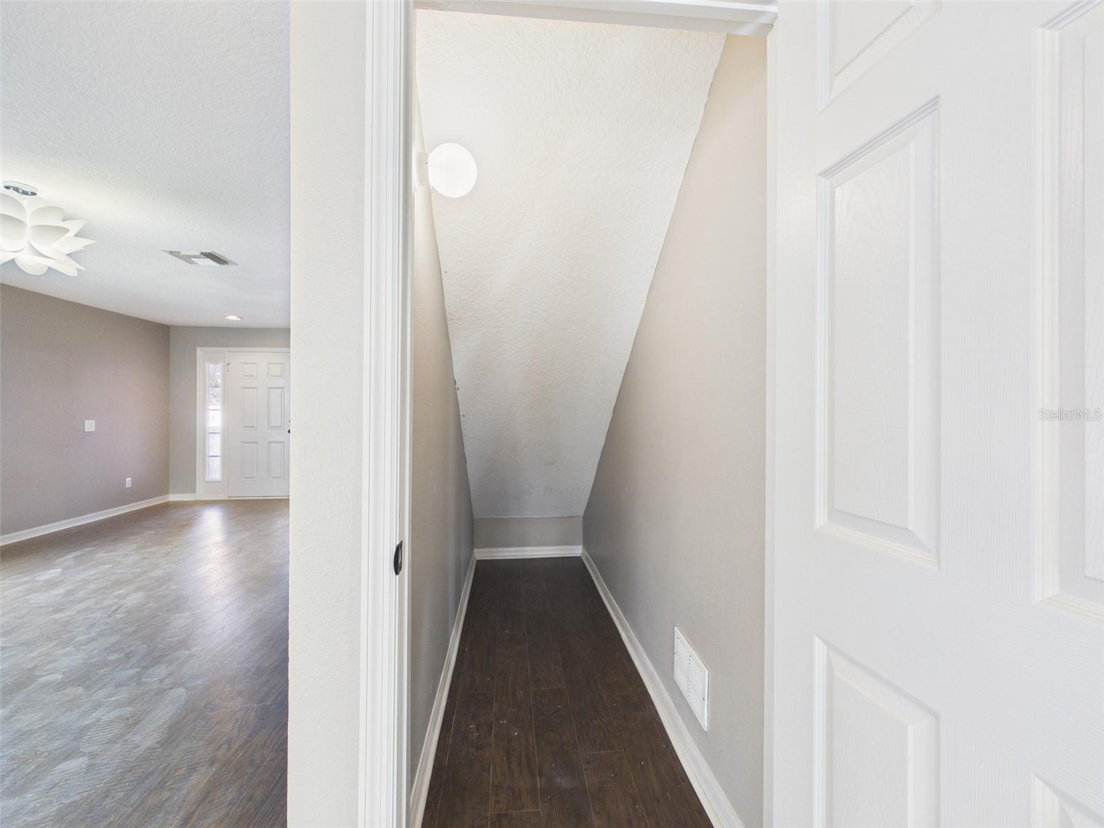 Image 16 of 39 For 8361 Silverbell Loop