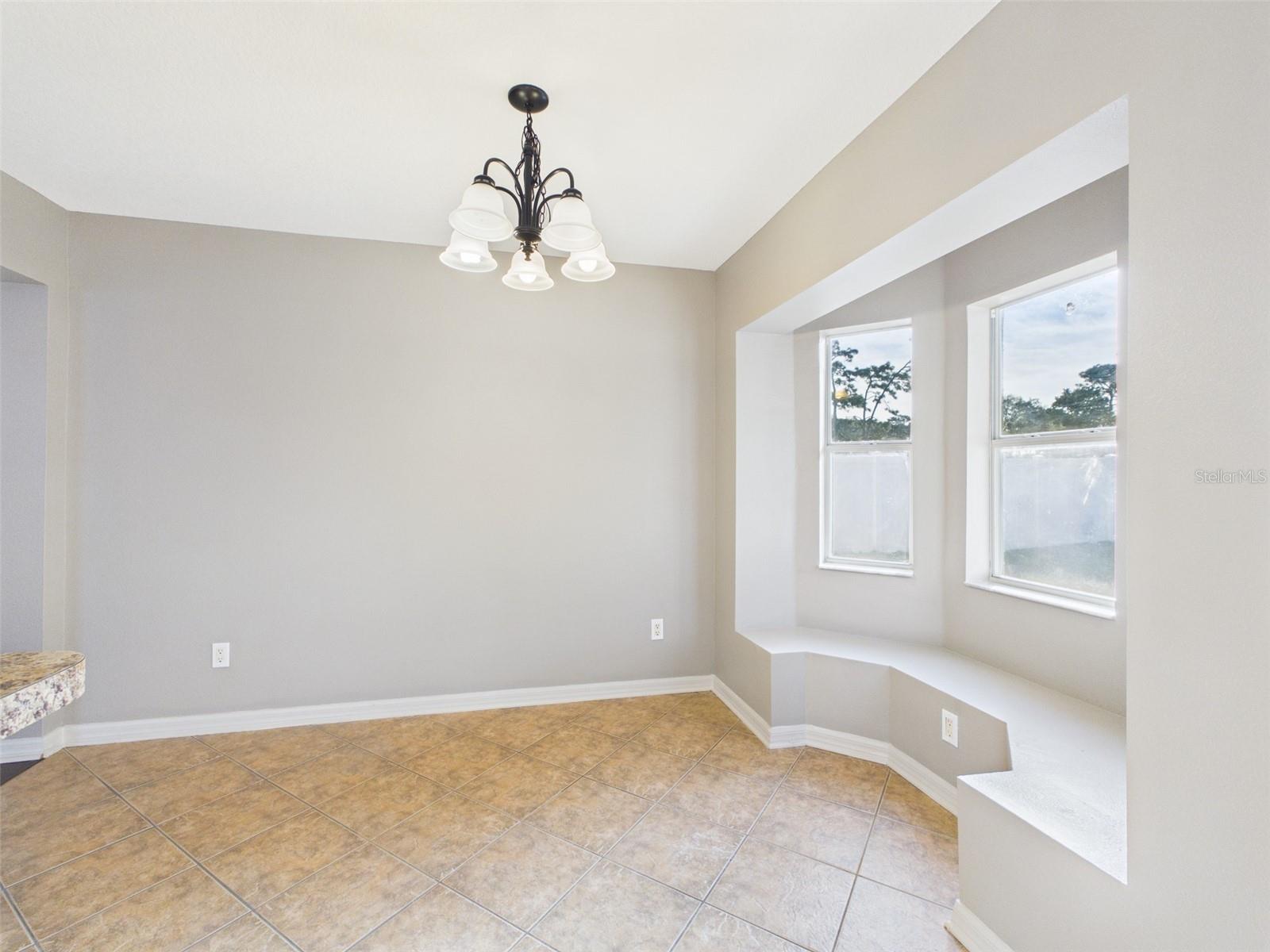 Image 18 of 39 For 8361 Silverbell Loop