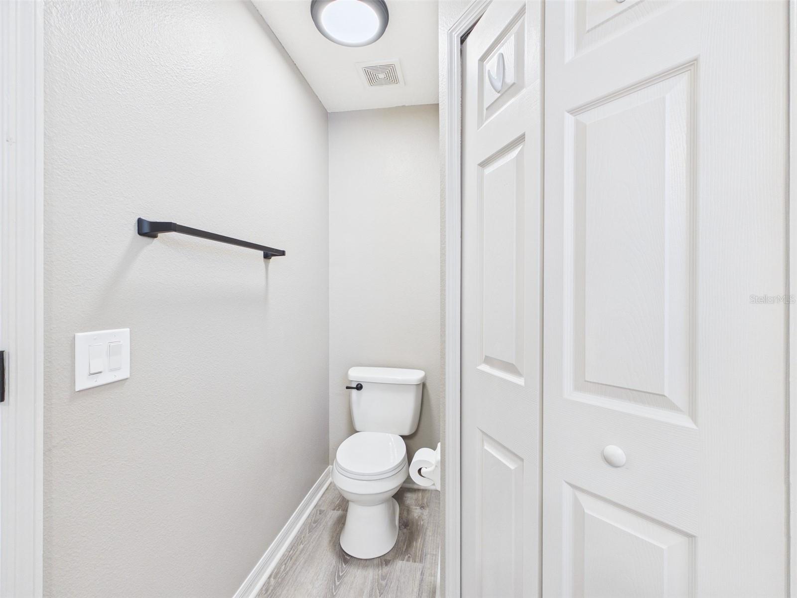 Image 22 of 39 For 8361 Silverbell Loop