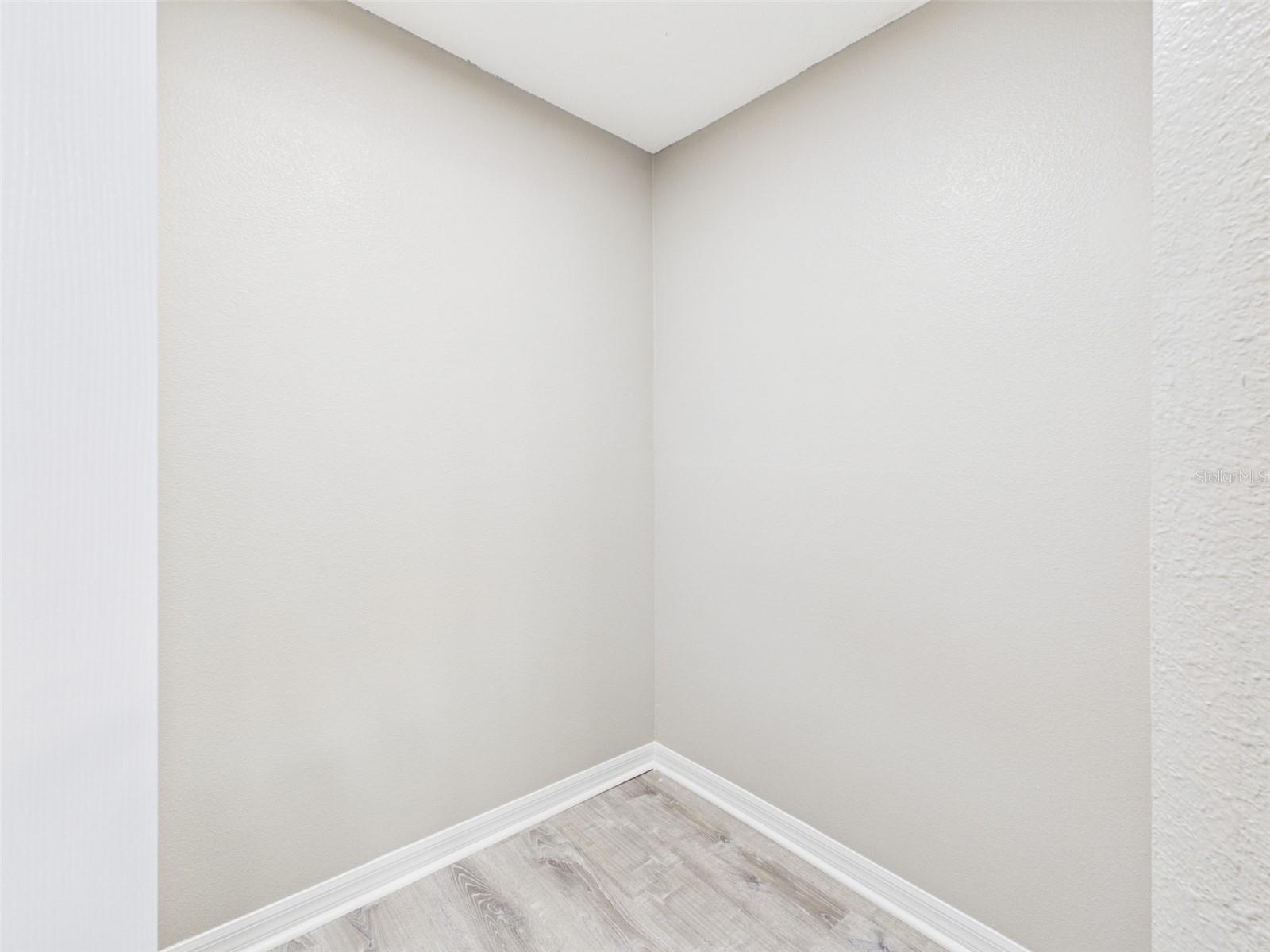 Image 23 of 39 For 8361 Silverbell Loop