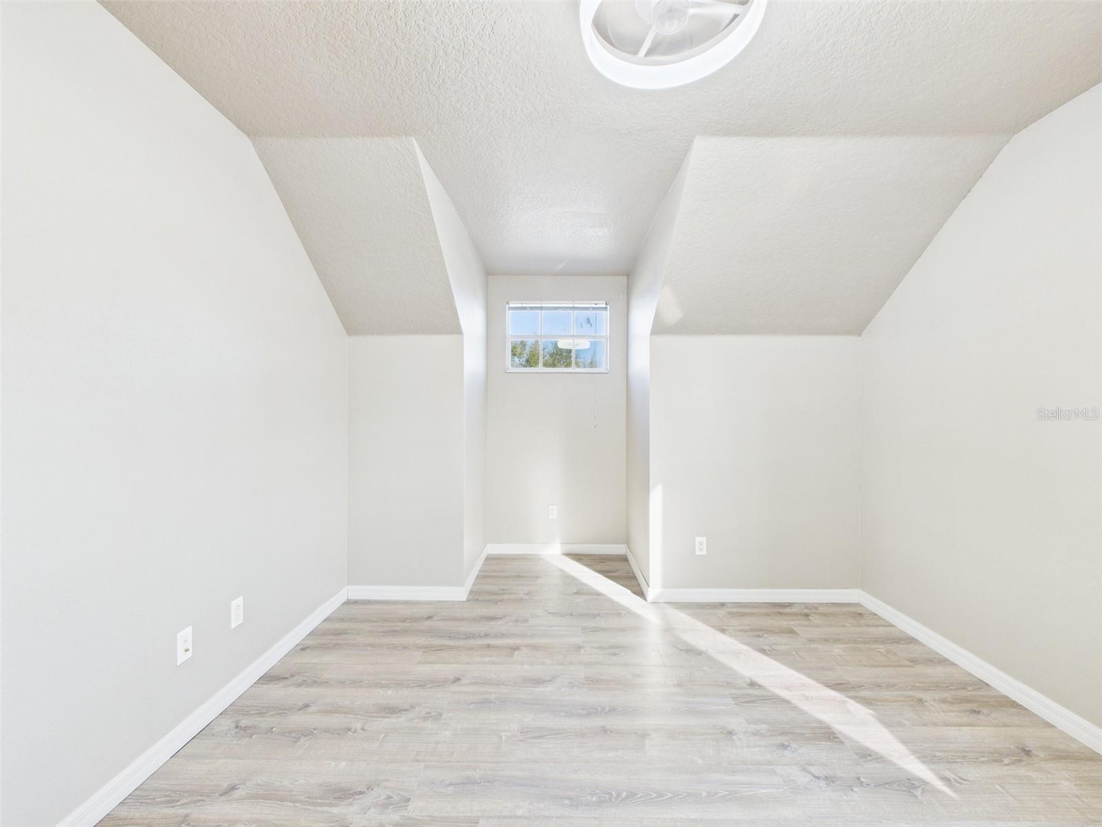 Image 25 of 39 For 8361 Silverbell Loop