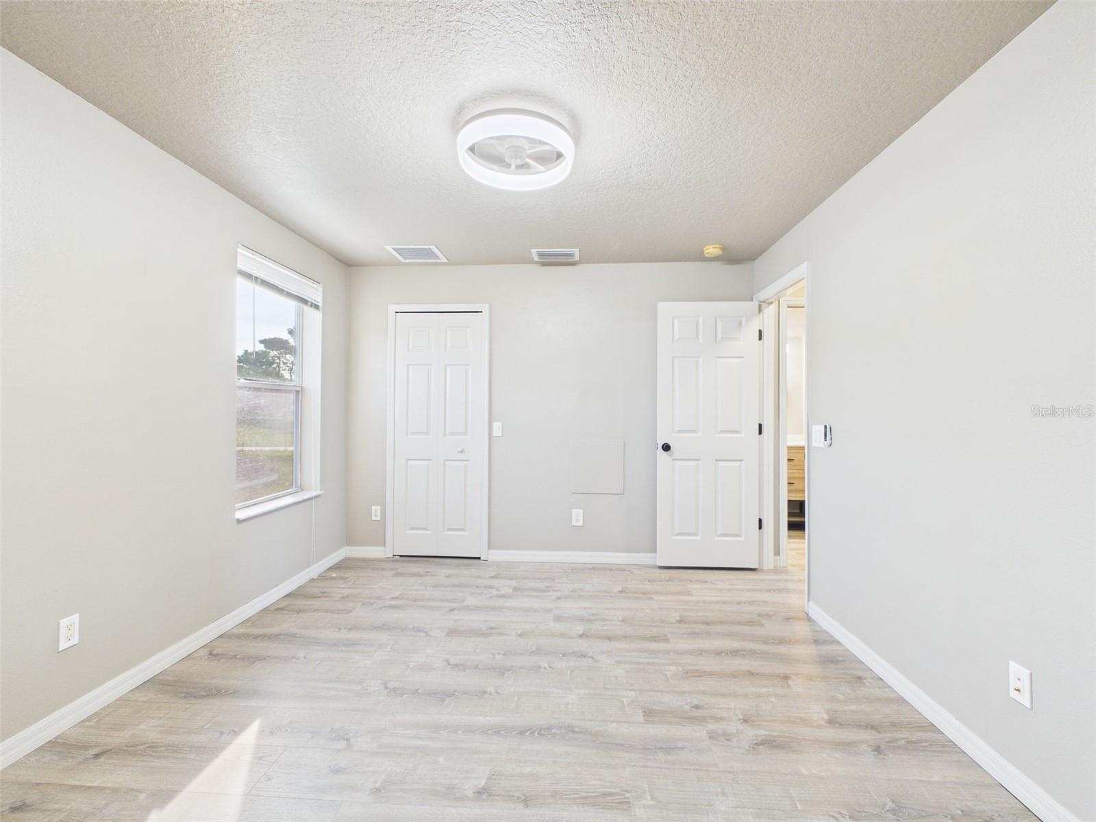 Image 26 of 39 For 8361 Silverbell Loop